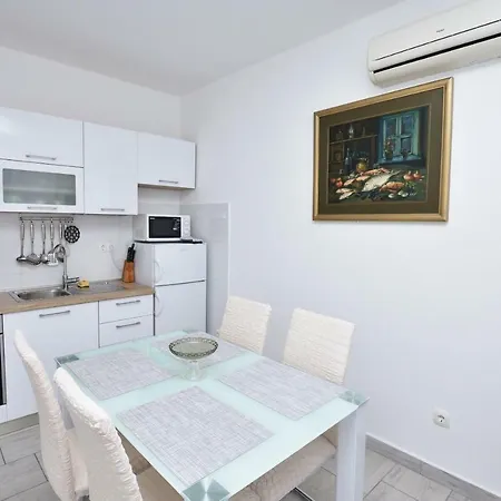 Jere Proto Апартаменты Примоштен